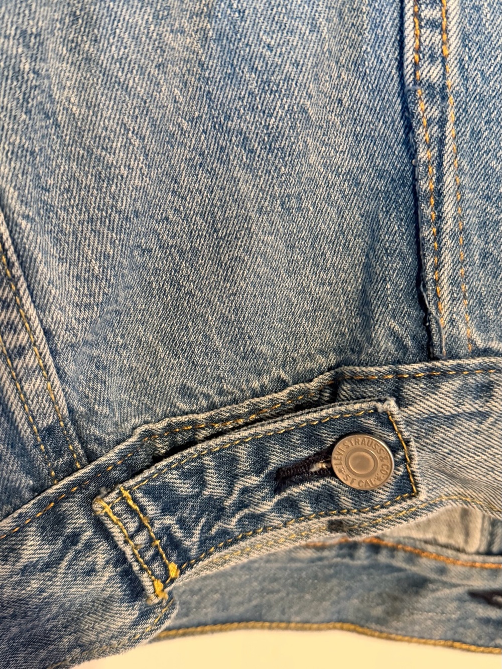 Levi's Light Blue Denim Jacket - Classic Trucker Size Medium - Picture 5 of 8